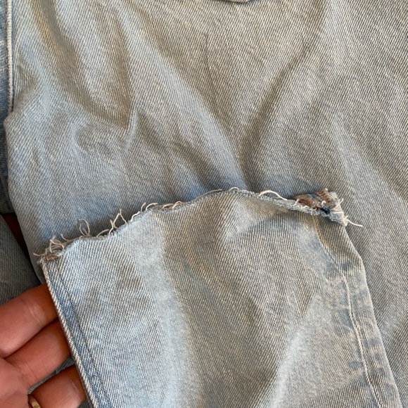 American Eagle Light Wash Distressed Mom Jeans - NWT - Picture 2 of 8